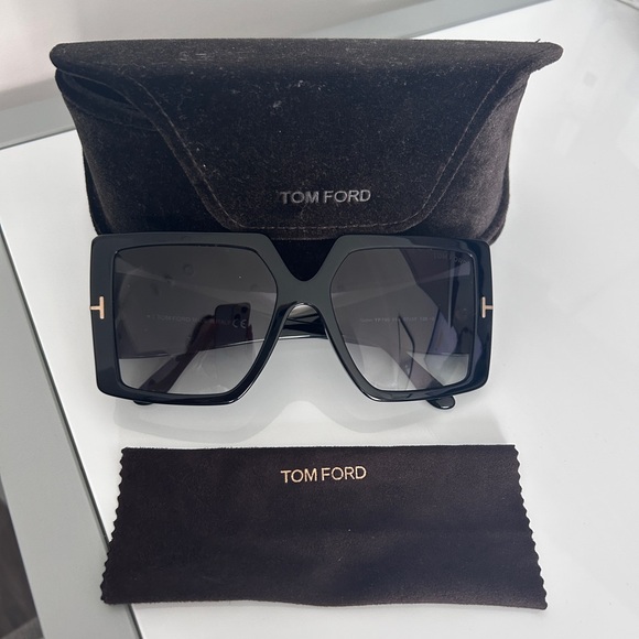 Tom Ford sunglasses never worn - Picture 3 of 5